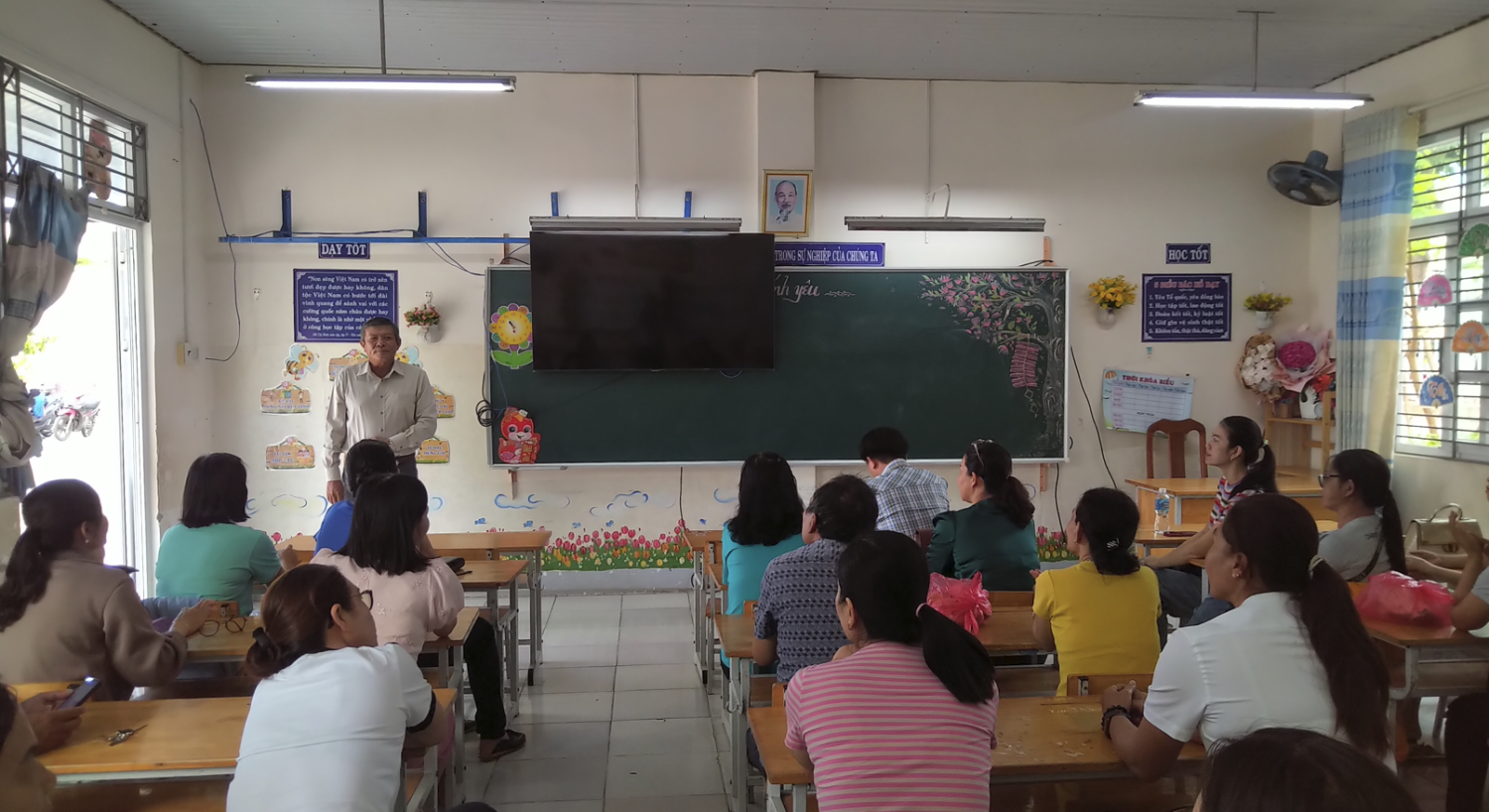 CÔNG BỐ VÀ RA MẮT HIỆU TRƯỞNG TRƯỜNG THCS NGUYỄN ĐÌNH CHIỂU