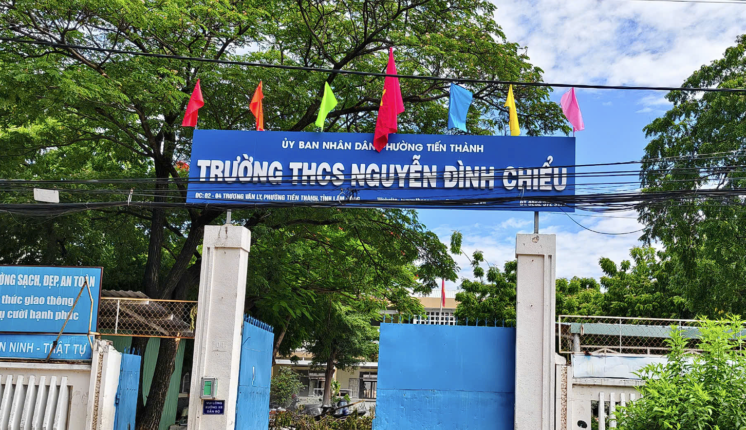 TRƯỜNG THCS NGUYỄN ĐÌNH CHIỂU ĐỔI BẢNG TÊN VỚI ĐỊA CHỈ MỚI