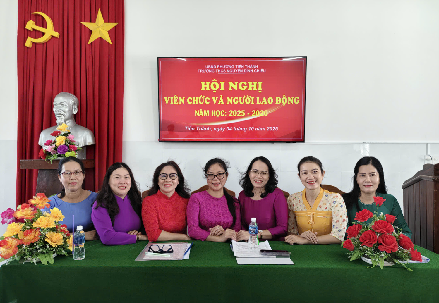 HỘI NGHỊ VIÊN CHỨC VÀ NGƯỜI LAO ĐỘNG NĂM HỌC 2025-2026 THÀNH CÔNG TỐT ĐẸP, LAN TỎA NIỀM TIN VÀ KHÍ THẾ MỚI