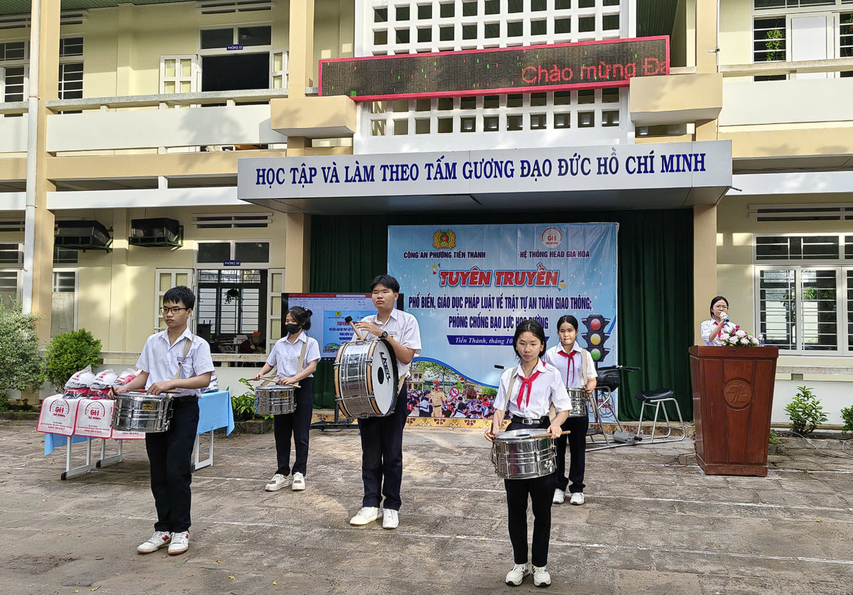 SINH HOẠT CHUYÊN ĐỀ “GIÁO DỤC PHÁP LUẬT VỀ AN TOÀN GIAO THÔNG” NĂM HỌC 2025–2026