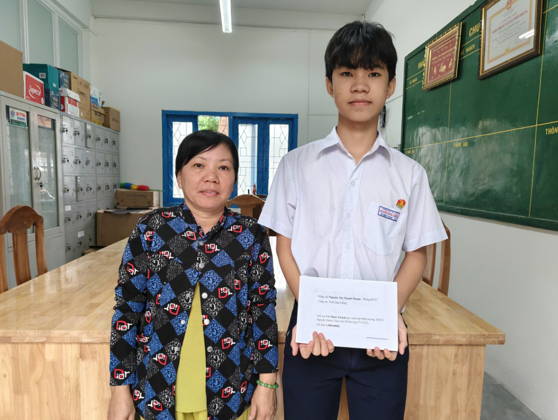 Lan Tỏa Yêu Thương: PC07 Công an Lâm Đồng Trao Hỗ Trợ Thường Niên Cho Học Sinh Vượt Khó