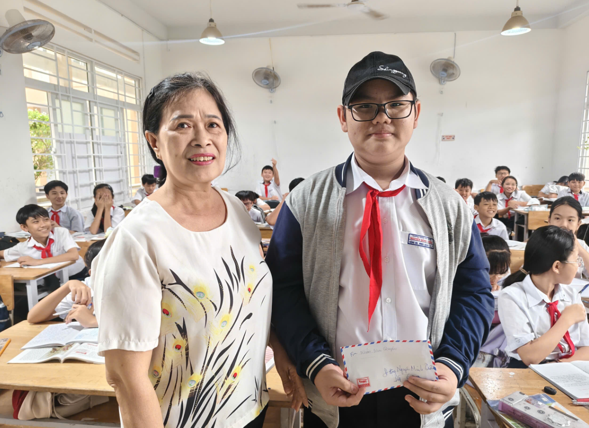 NHÓM MAI QUYÊN HỖ TRỢ HỌC SINH LỚP 6A2 ĐANG ĐIỀU TRỊ BỆNH HIỂM NGHÈO