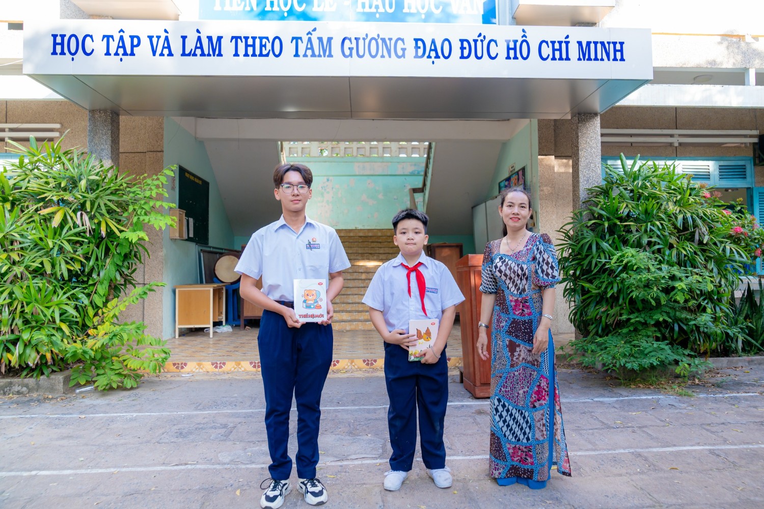 Sinh hoạt dưới cờ, chủ điểm "Tôn sư trọng đạo", năm học 2024-2024-2025