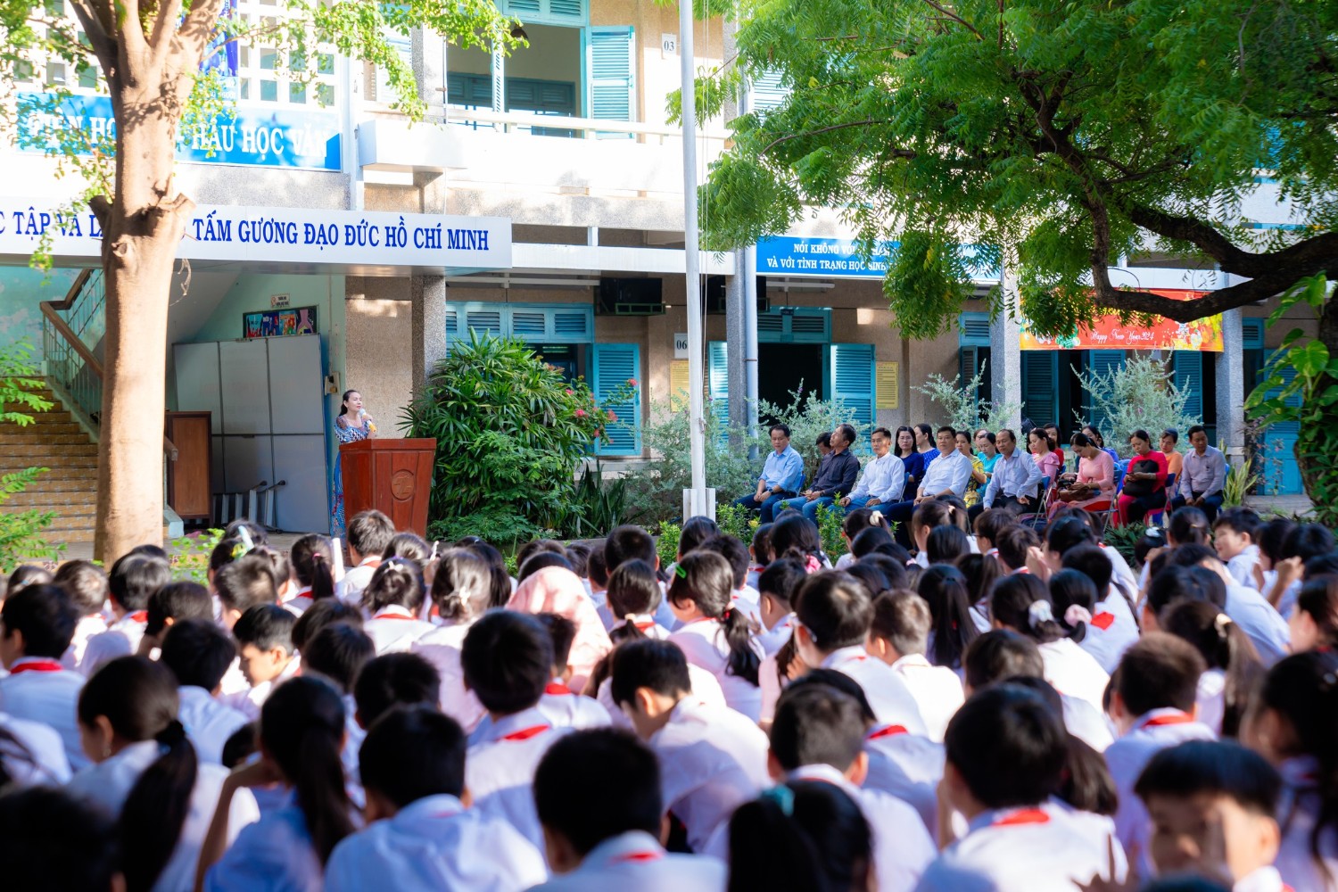 Sinh hoạt dưới cờ, chủ điểm "Tôn sư trọng đạo", năm học 2024-2024-2025