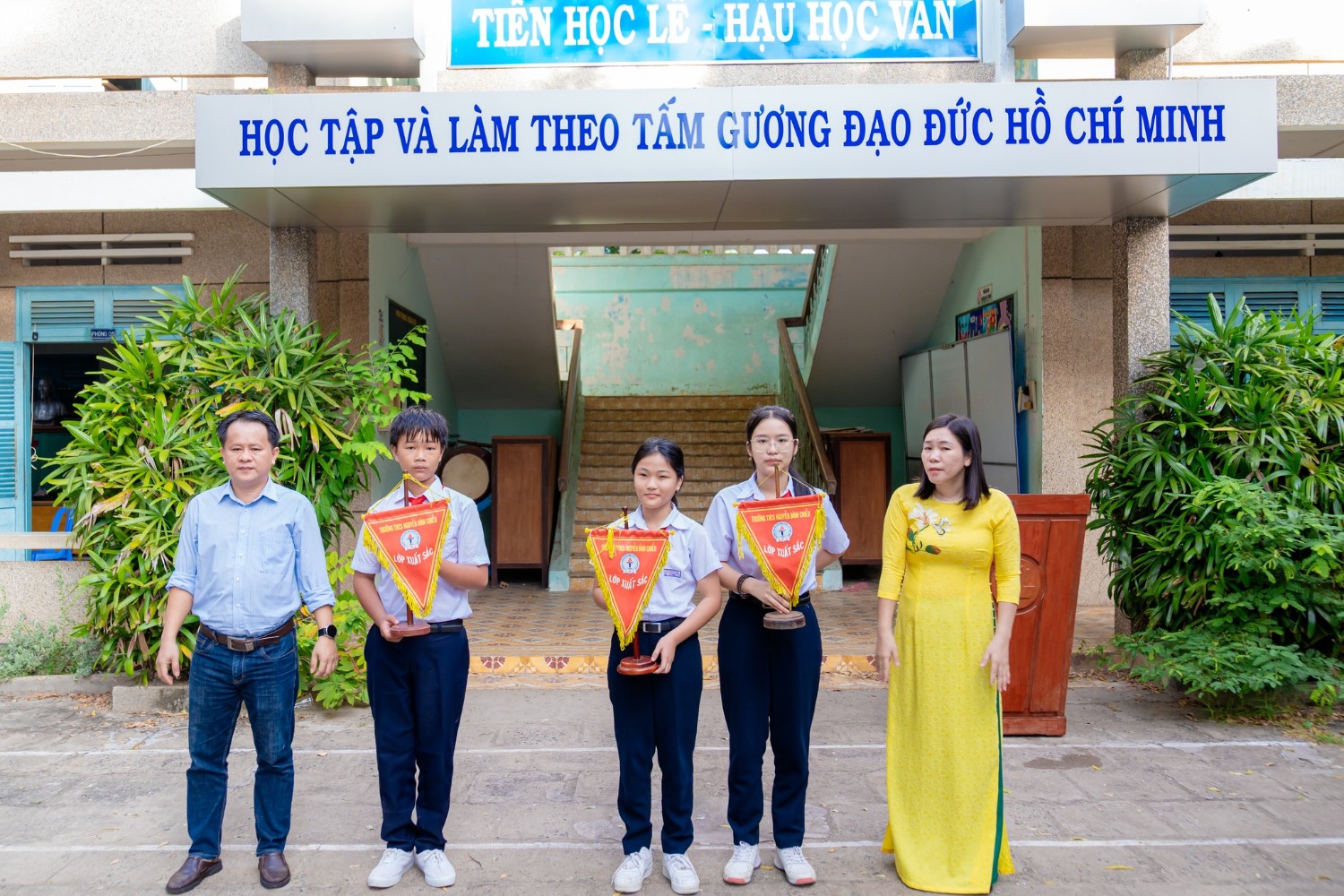 Sinh hoạt dưới cờ, chủ điểm "Tôn sư trọng đạo", năm học 2024-2024-2025