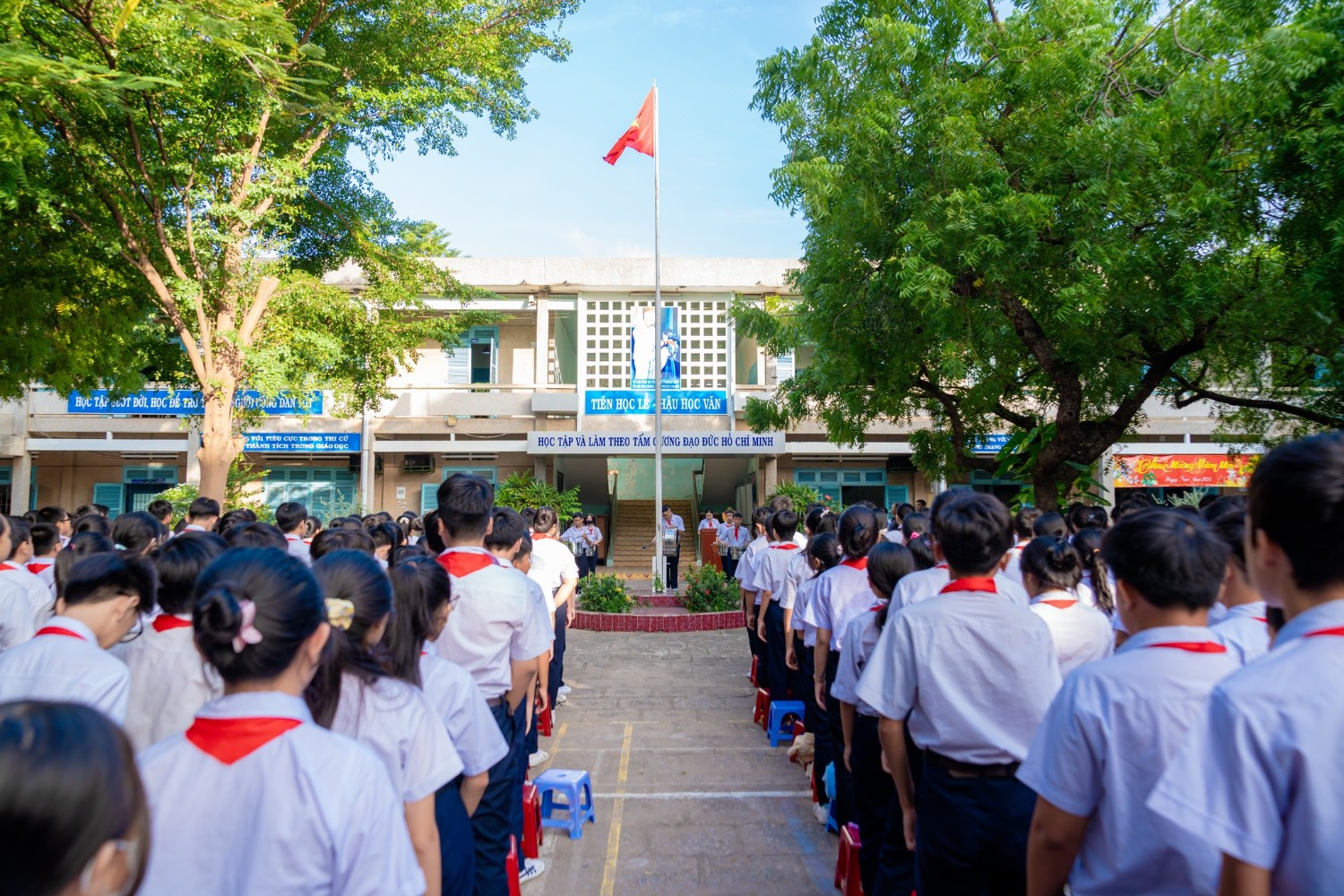 Sinh hoạt dưới cờ, chủ điểm "Tôn sư trọng đạo", năm học 2024-2024-2025