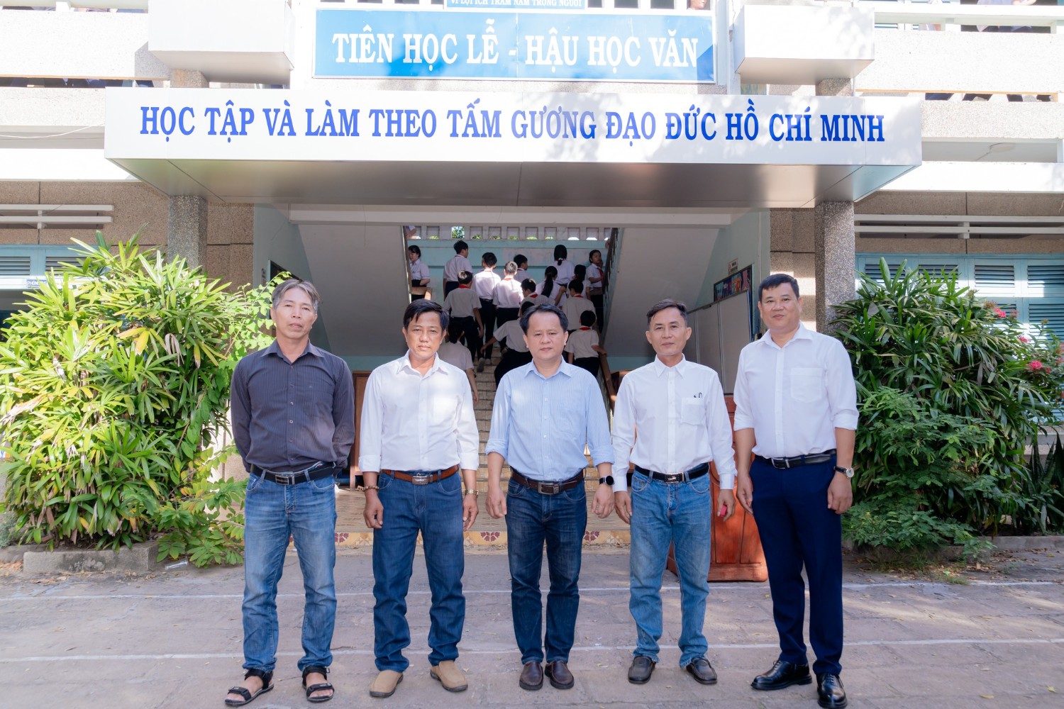 Sinh hoạt dưới cờ, chủ điểm "Tôn sư trọng đạo", năm học 2024-2024-2025