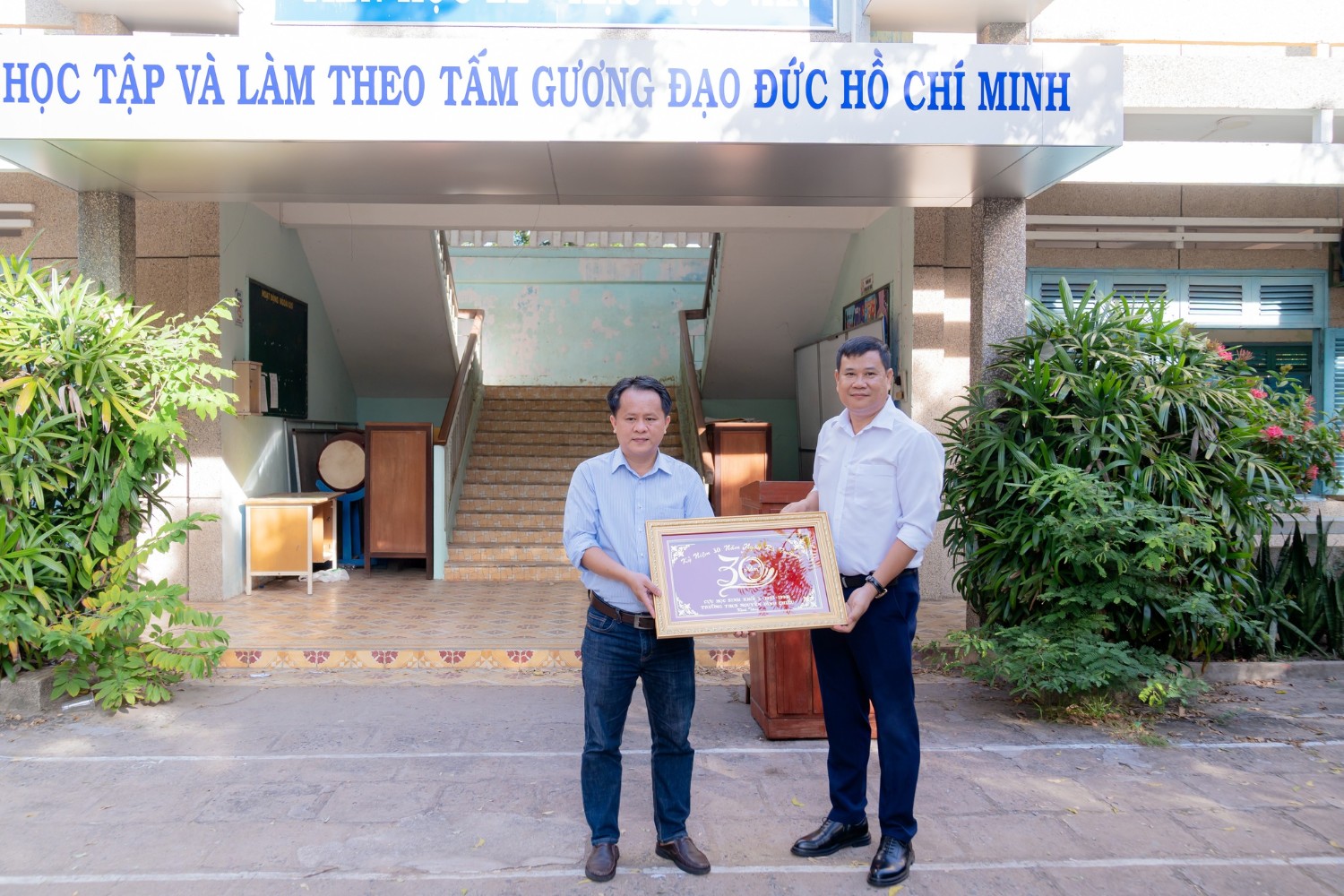 Sinh hoạt dưới cờ, chủ điểm "Tôn sư trọng đạo", năm học 2024-2024-2025