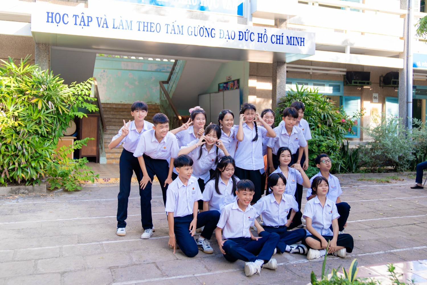 Sinh hoạt dưới cờ, chủ điểm "Tôn sư trọng đạo", năm học 2024-2024-2025