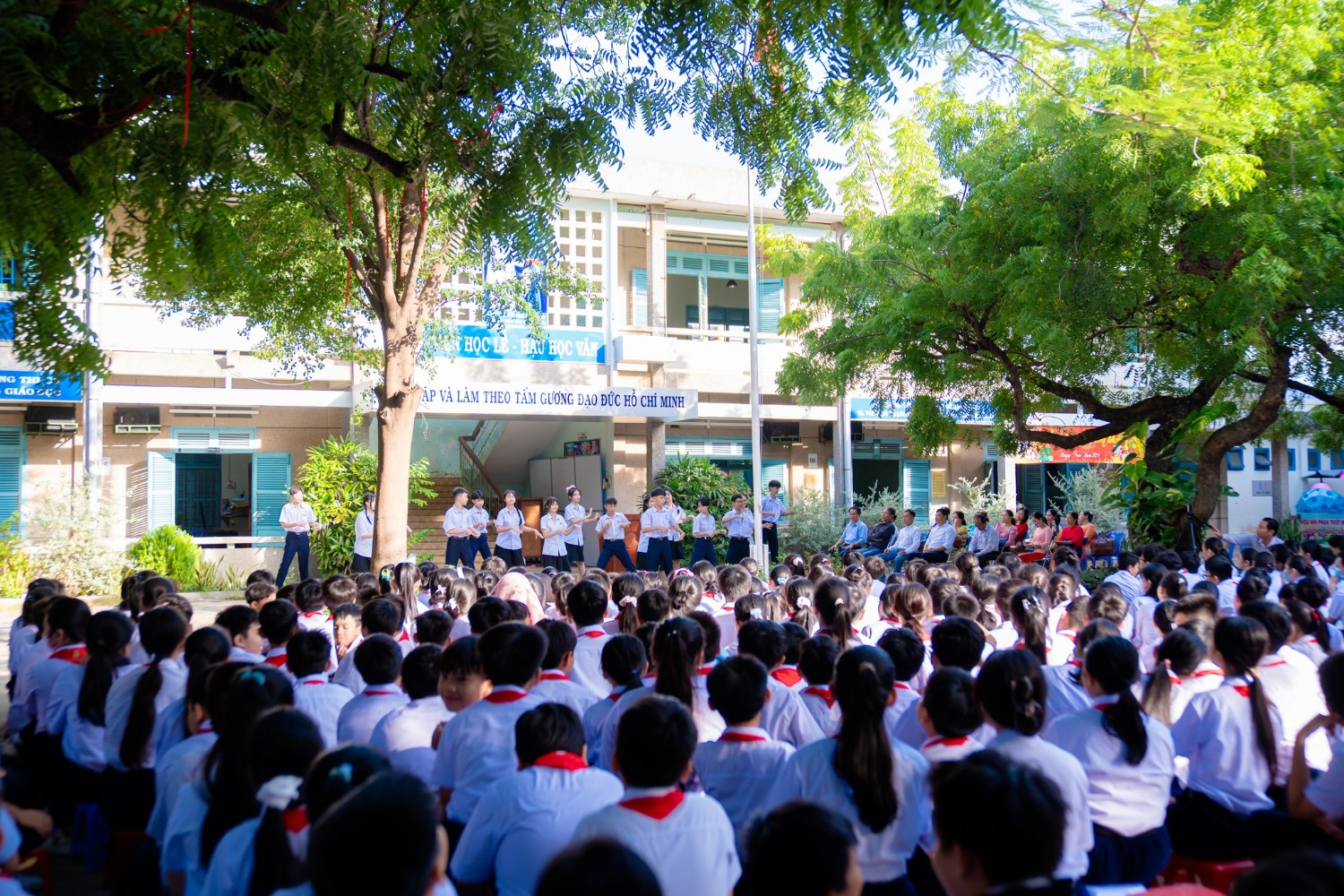 Sinh hoạt dưới cờ, chủ điểm "Tôn sư trọng đạo", năm học 2024-2024-2025