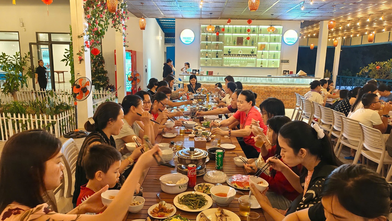 Dã ngoại 8/3/2035