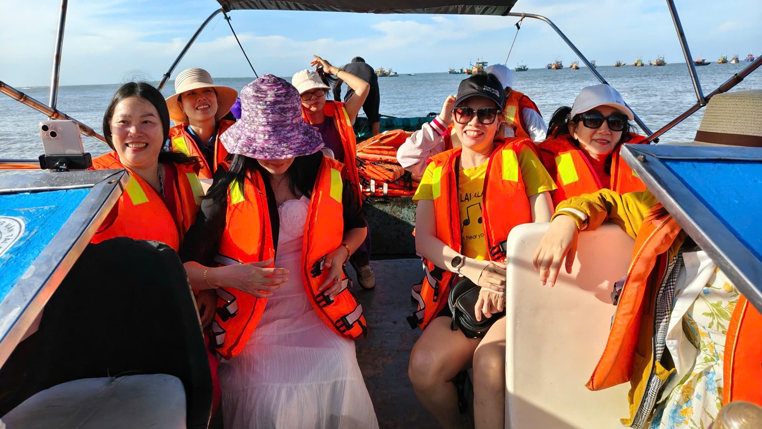 Dã ngoại 8/3/2035