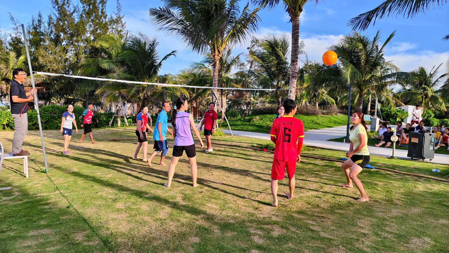 Dã ngoại 8/3/2035