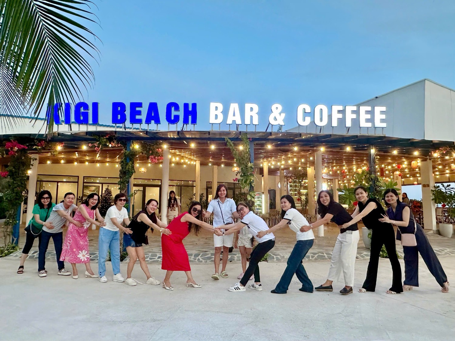 Dã ngoại 8/3/2035