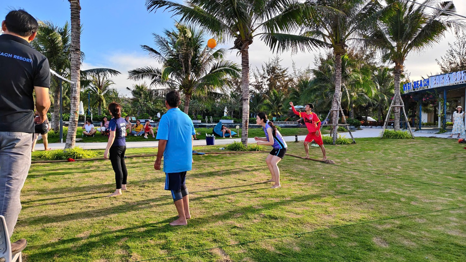 Dã ngoại 8/3/2035