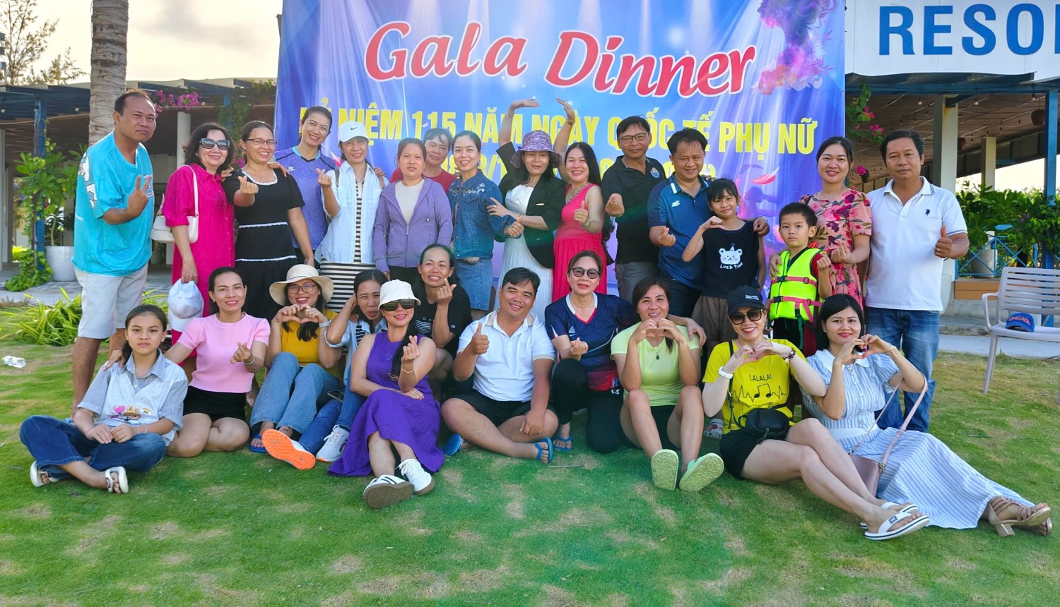 Dã ngoại 8/3/2035