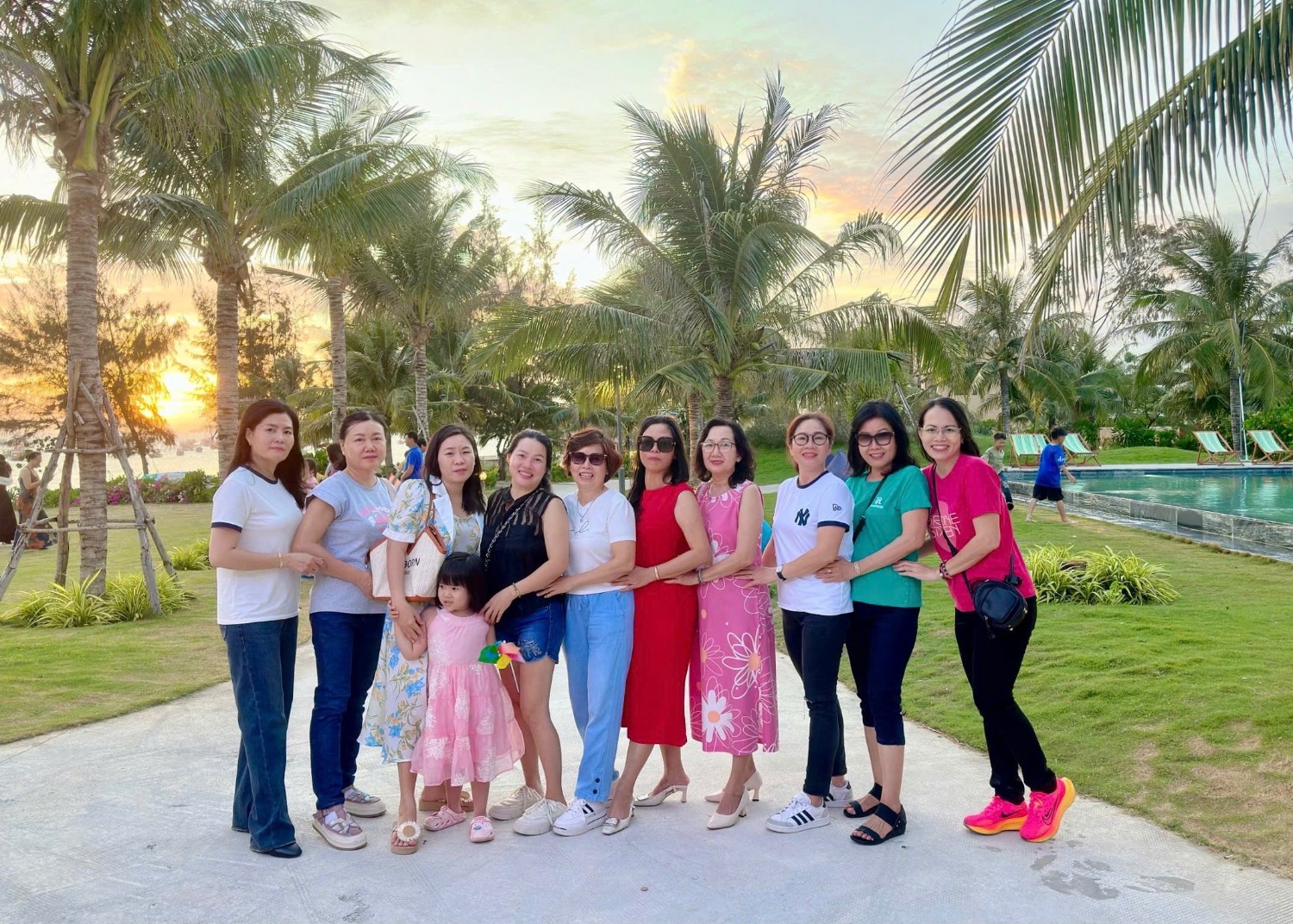 Dã ngoại 8/3/2035