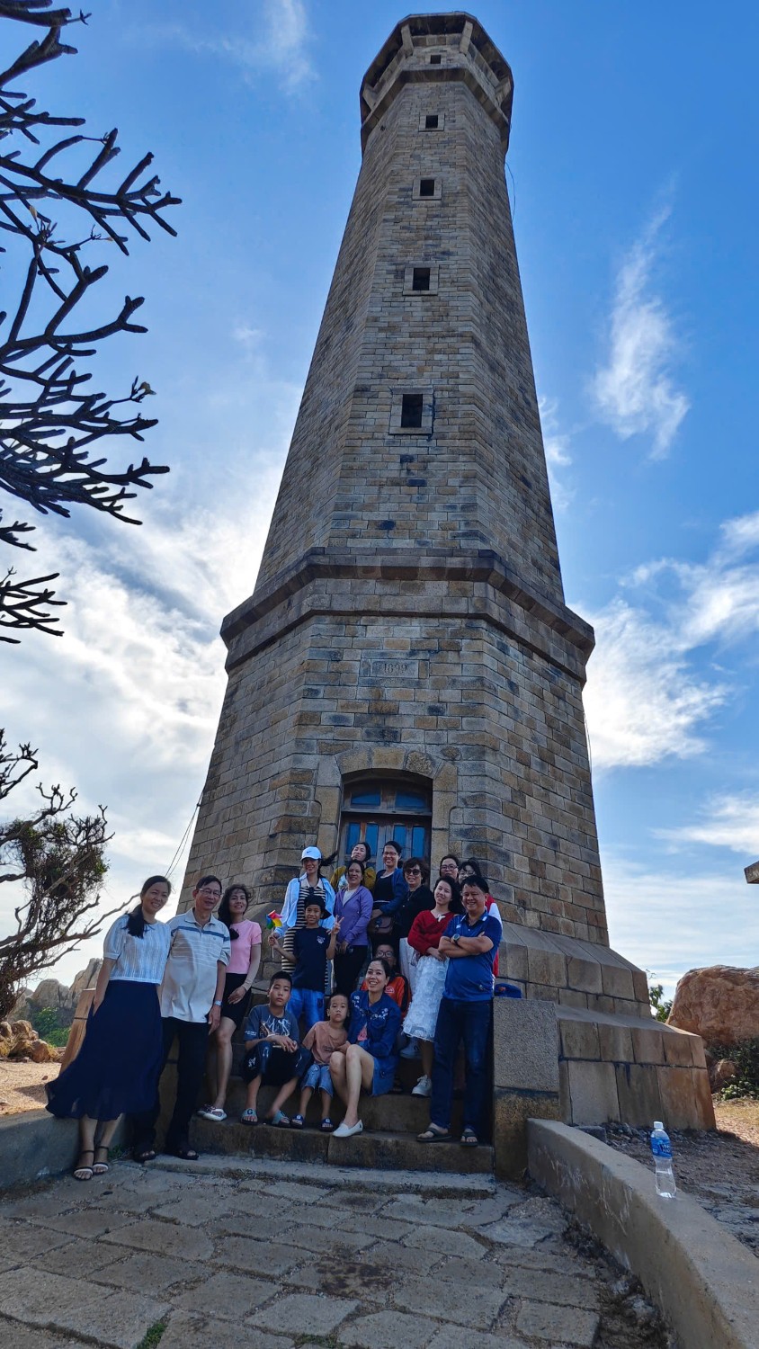 Dã ngoại 8/3/2035