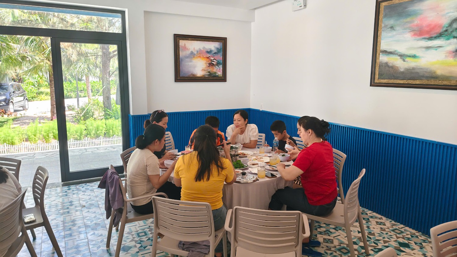 Dã ngoại 8/3/2035