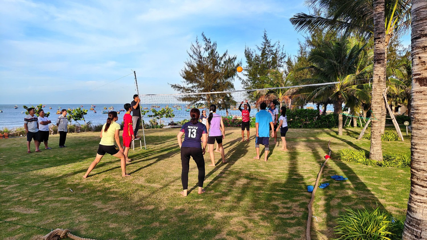 Dã ngoại 8/3/2035