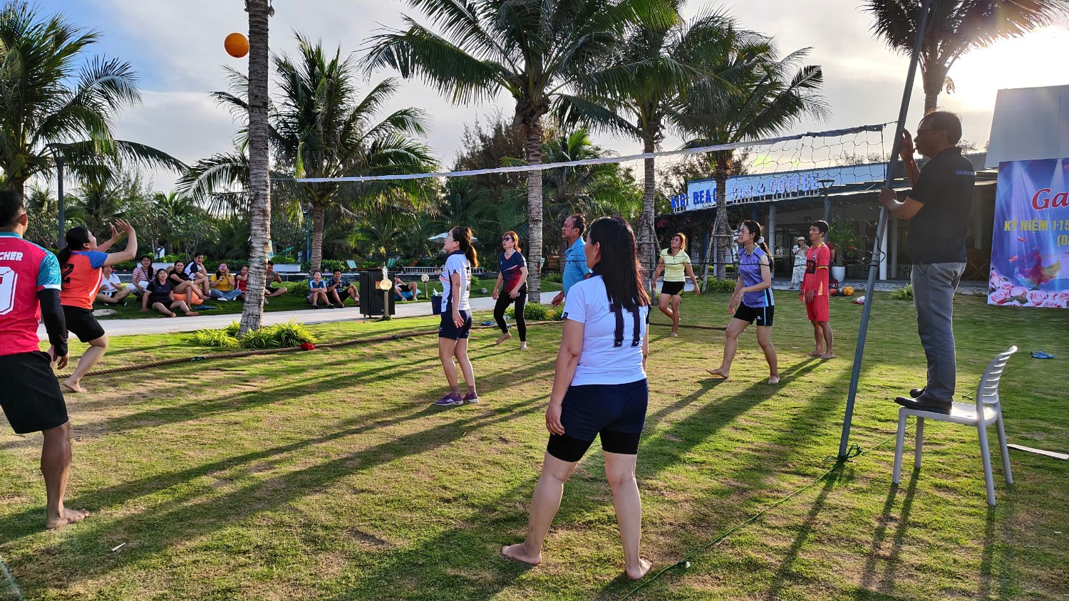 Dã ngoại 8/3/2035