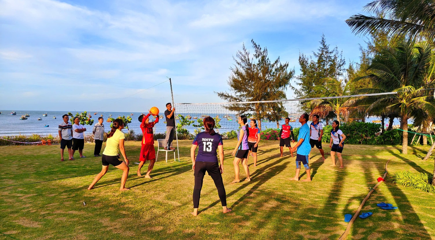 Dã ngoại 8/3/2035