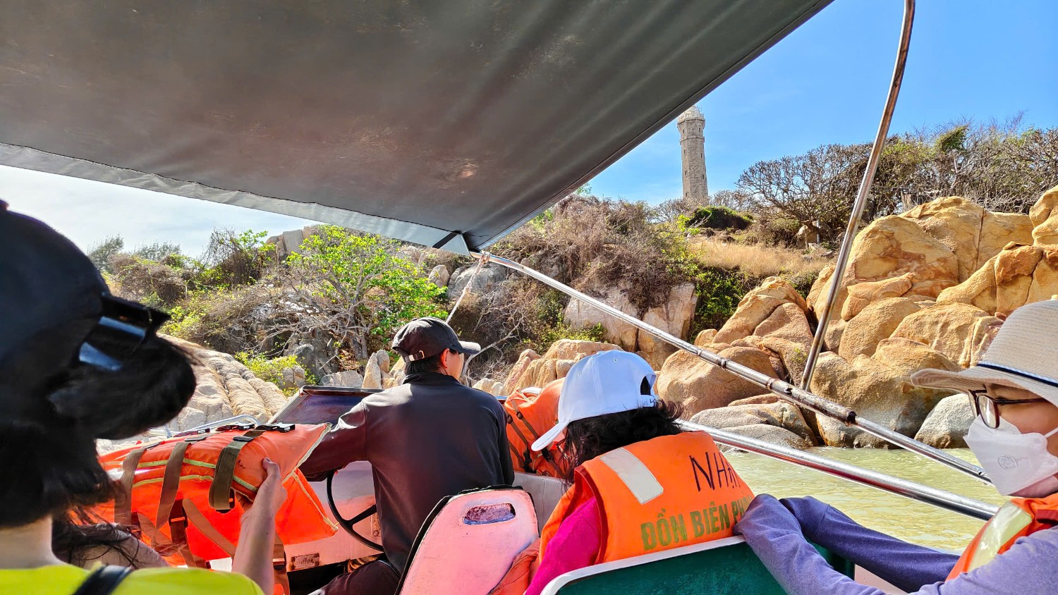 Dã ngoại 8/3/2035