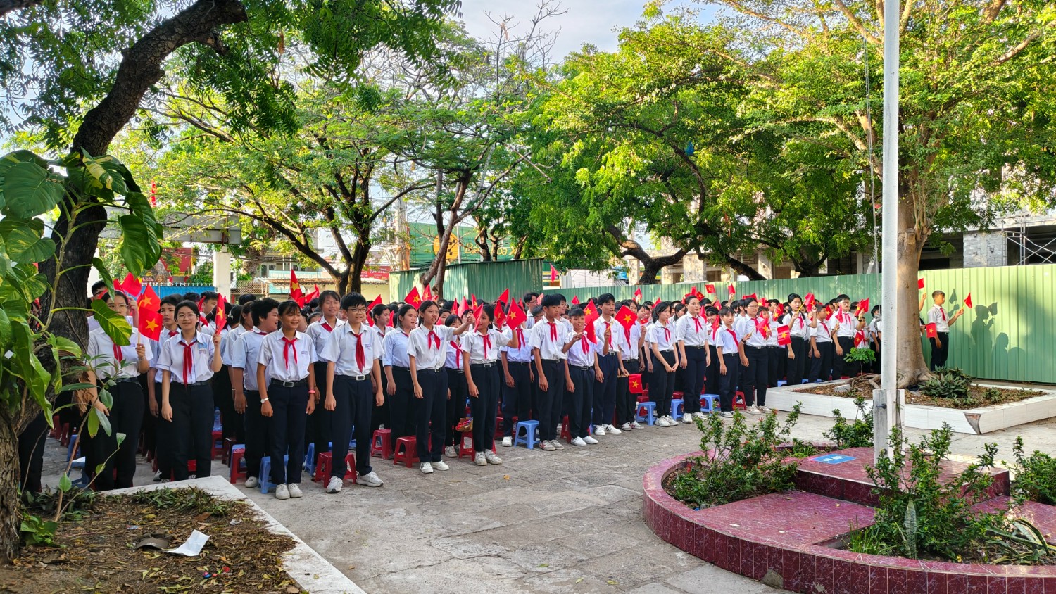 Chào cờ kỷ niệm 50 năm giải phóng miền Nam