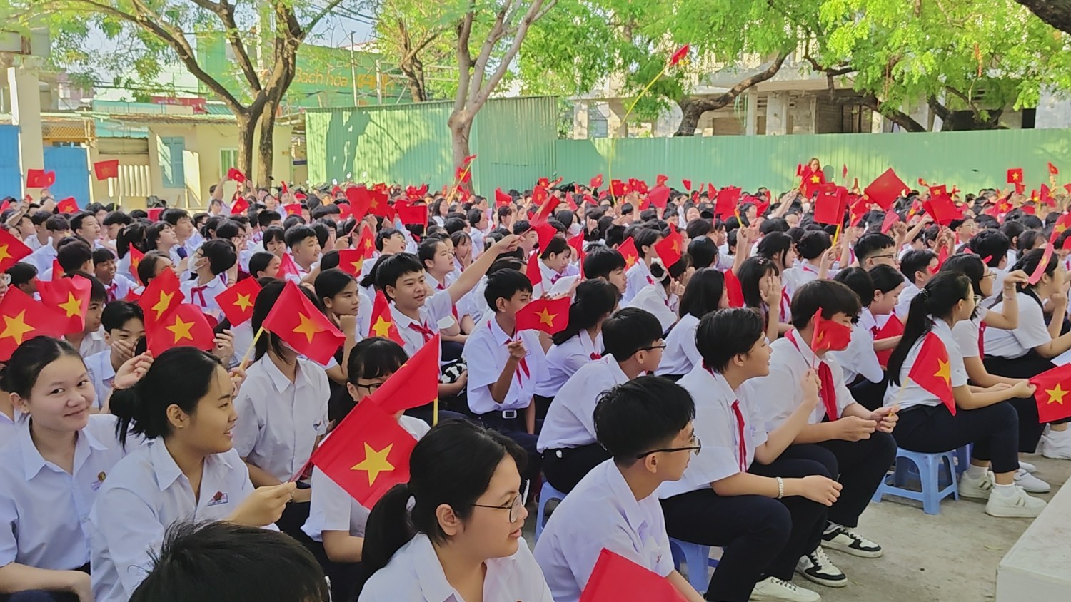 Chào cờ kỷ niệm 50 năm giải phóng miền Nam