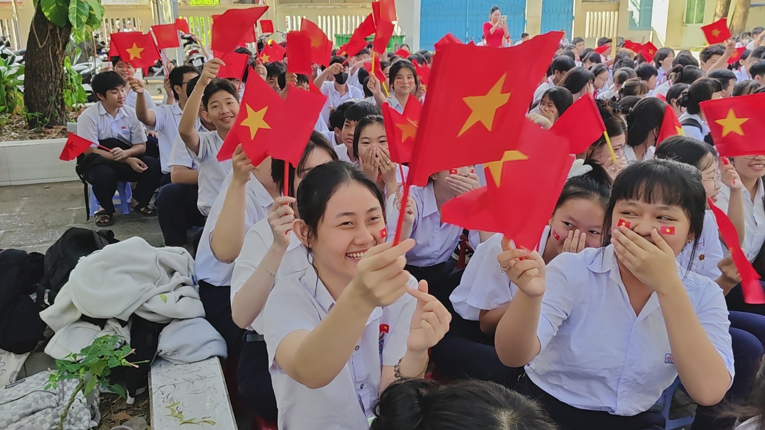 Chào cờ kỷ niệm 50 năm giải phóng miền Nam