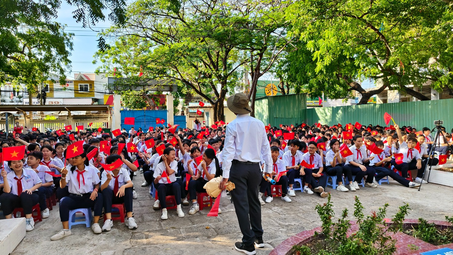 Chào cờ kỷ niệm 50 năm giải phóng miền Nam