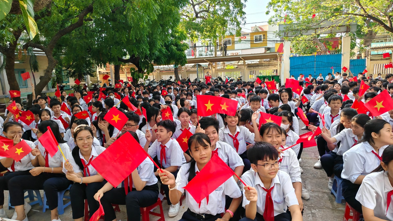 Chào cờ kỷ niệm 50 năm giải phóng miền Nam