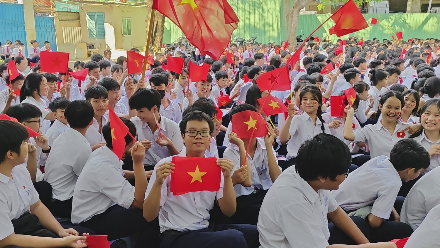 Chào cờ kỷ niệm 50 năm giải phóng miền Nam