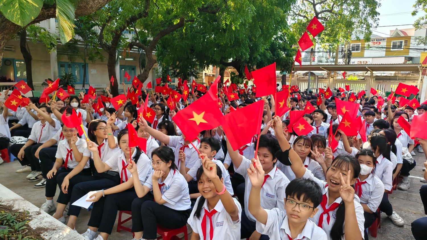 Chào cờ kỷ niệm 50 năm giải phóng miền Nam