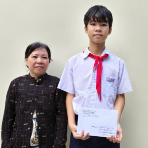 HỘI PHỤ NỮ CƠ SỞ GHÉP PA08 – CÔNG AN TỈNH LÂM ĐỒNG TRAO HỌC BỔNG VÀ QUÀ TẶNG CHO EM VÕ MINH THÀNH NHÂN THÁNG HÀNH ĐỘNG VÌ TRẺ EM