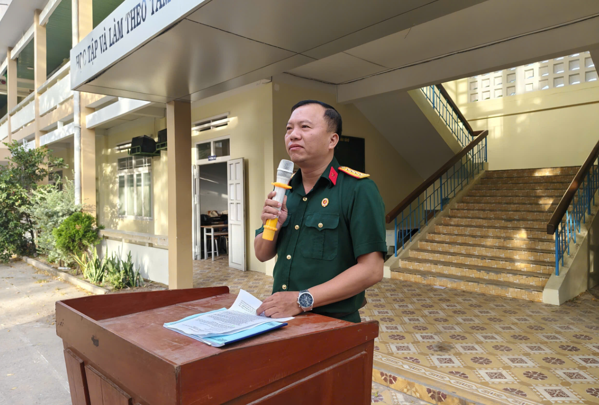 ẤM ÁP BUỔI NÓI CHUYỆN TRUYỀN THỐNG CHÀO MỪNG 81 NĂM NGÀY THÀNH LẬP QUÂN ĐỘI NHÂN DÂN VIỆT NAM